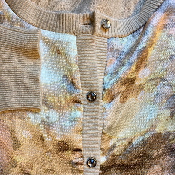 NWT Silky lightweight sweater w/diamond buttons - Picture 3 of 7